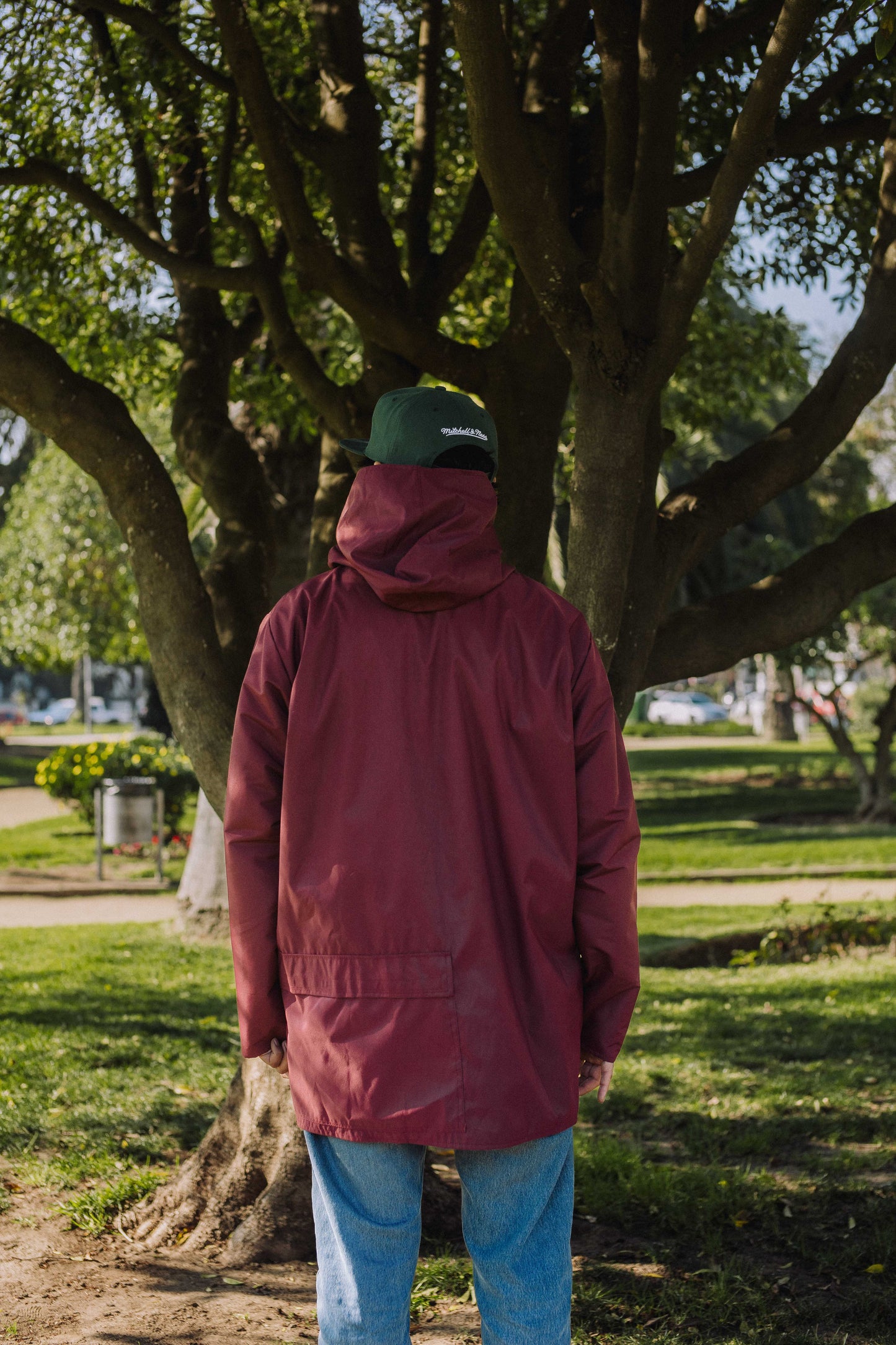 Chaqueta Burdeo con Capucha – Not Too Old
