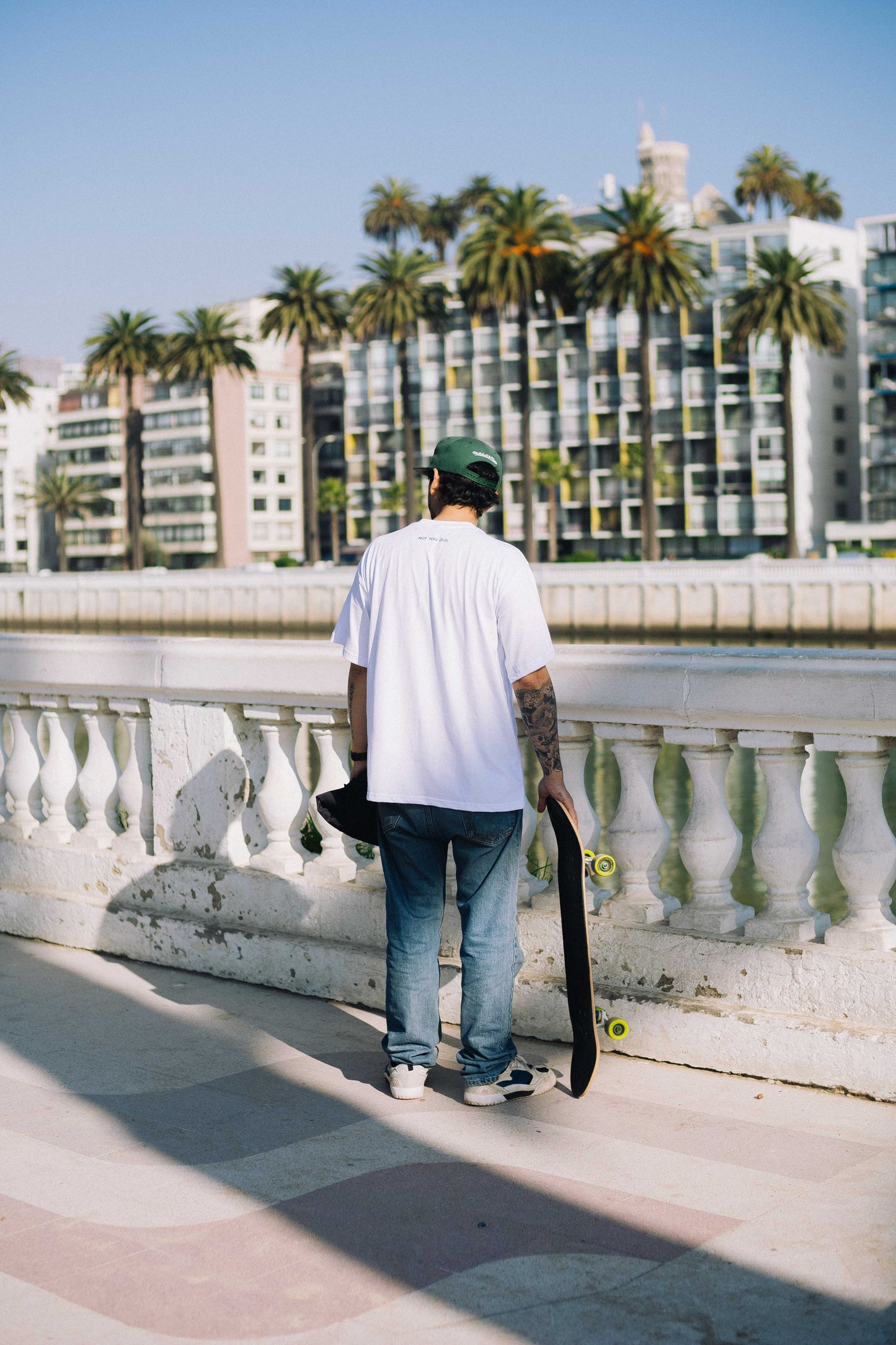 Polera Blanca Oversize – Not Too Old