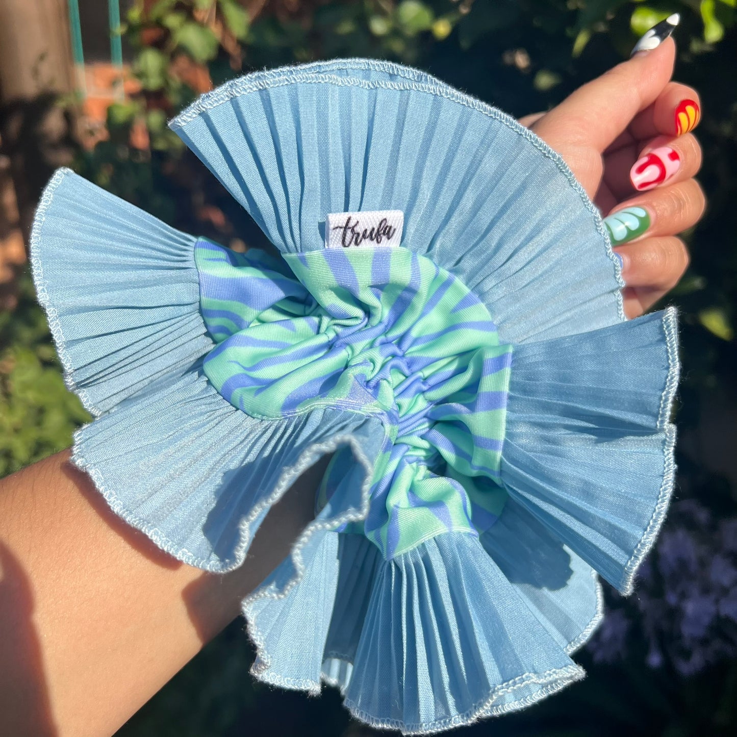 Scrunchie con vuelo Celeste Cebra