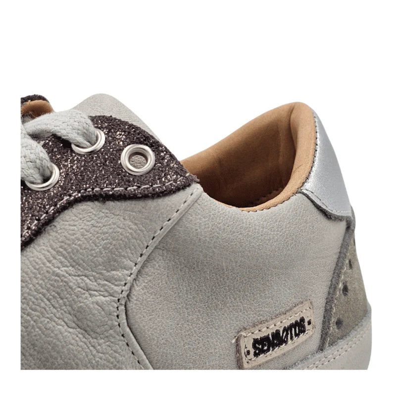 Zapatilla A2. Plateada