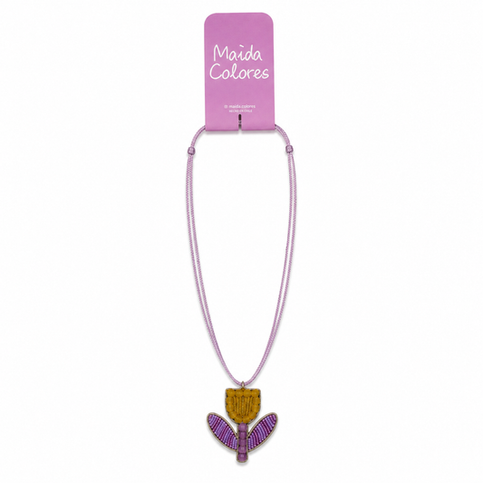 Collar bordado mostacillas lila
