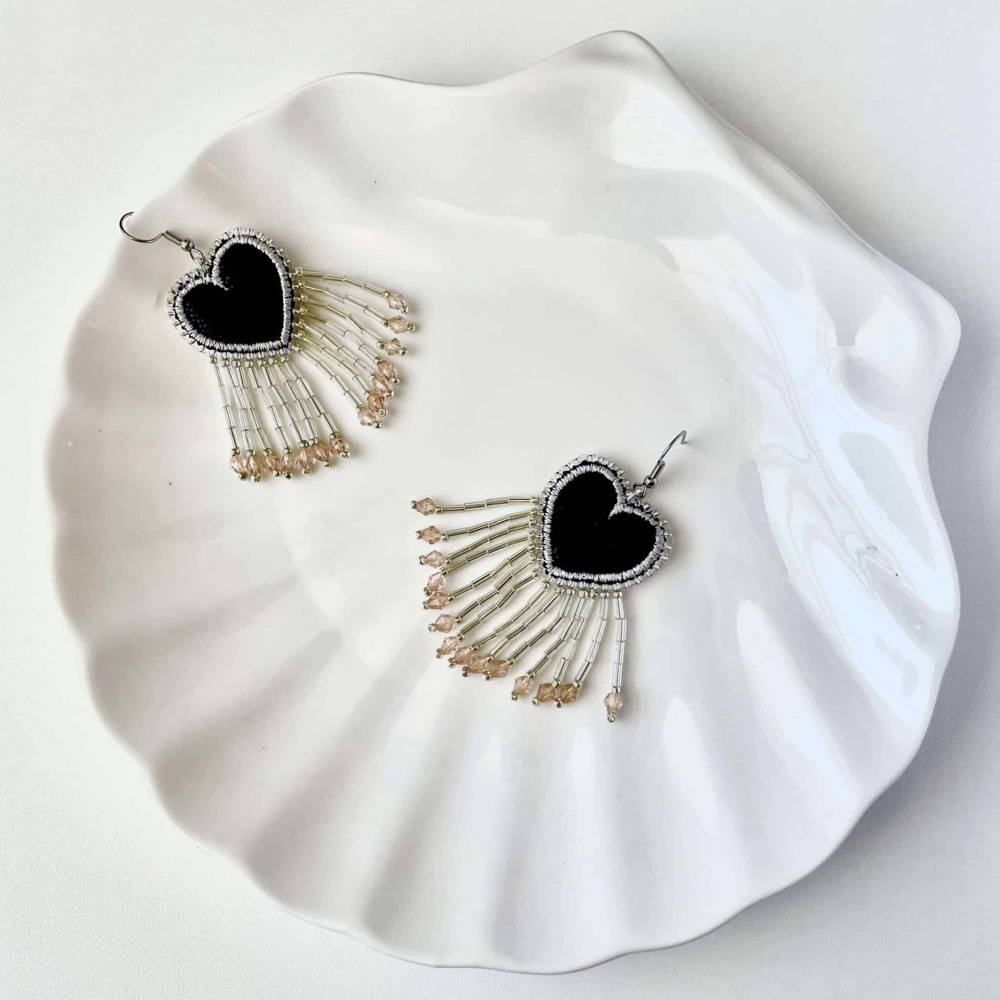 Aros Corazón Flecos Negro