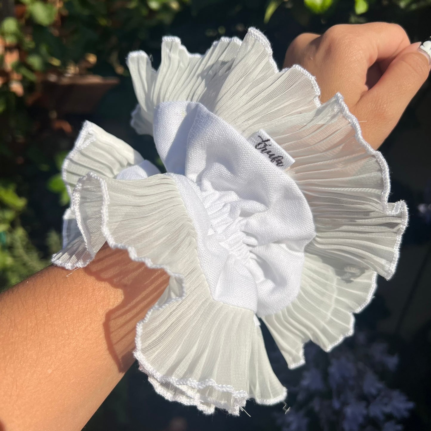 Scrunchie con vuelo Blanca