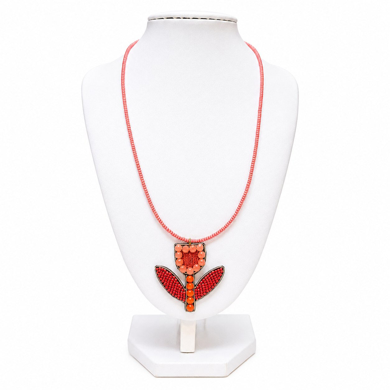 Collar bordado mostacillas damasco